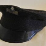 Gorra de paño perteneciente a un ayudante de estación. Ferrocarril Trasandino / Cloth hat. Belonging to a station assistant. Trasandino Railway