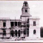 Construcción edificio de la Comisaría 7ma. (s.d). Autor desconocido. Reproducción sobre papel fotográfico, 150 x 215 mm. Archivo B+M