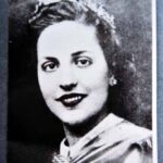 Reina Nacional_ Gloria Fábregas, coronada en 1949 (s.d). Autor desconocido. Reproducción sobre papel fotográfico, 88 x 126 mm. Archivo B+M_