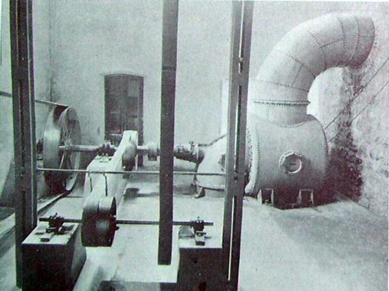 Molino de Castaños y Marini: sección de turbinas y dínamos. Fuente: Álbum Argentino, 1909.