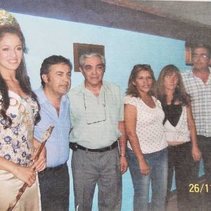 Autoridades del Club, el Secretario de Gobierno Alfredo Cornejo junto a la reina departamental de la Vendimia 2010 y funcionarios municipales