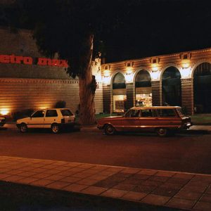 El frente de Metro Max en la década de 1990.